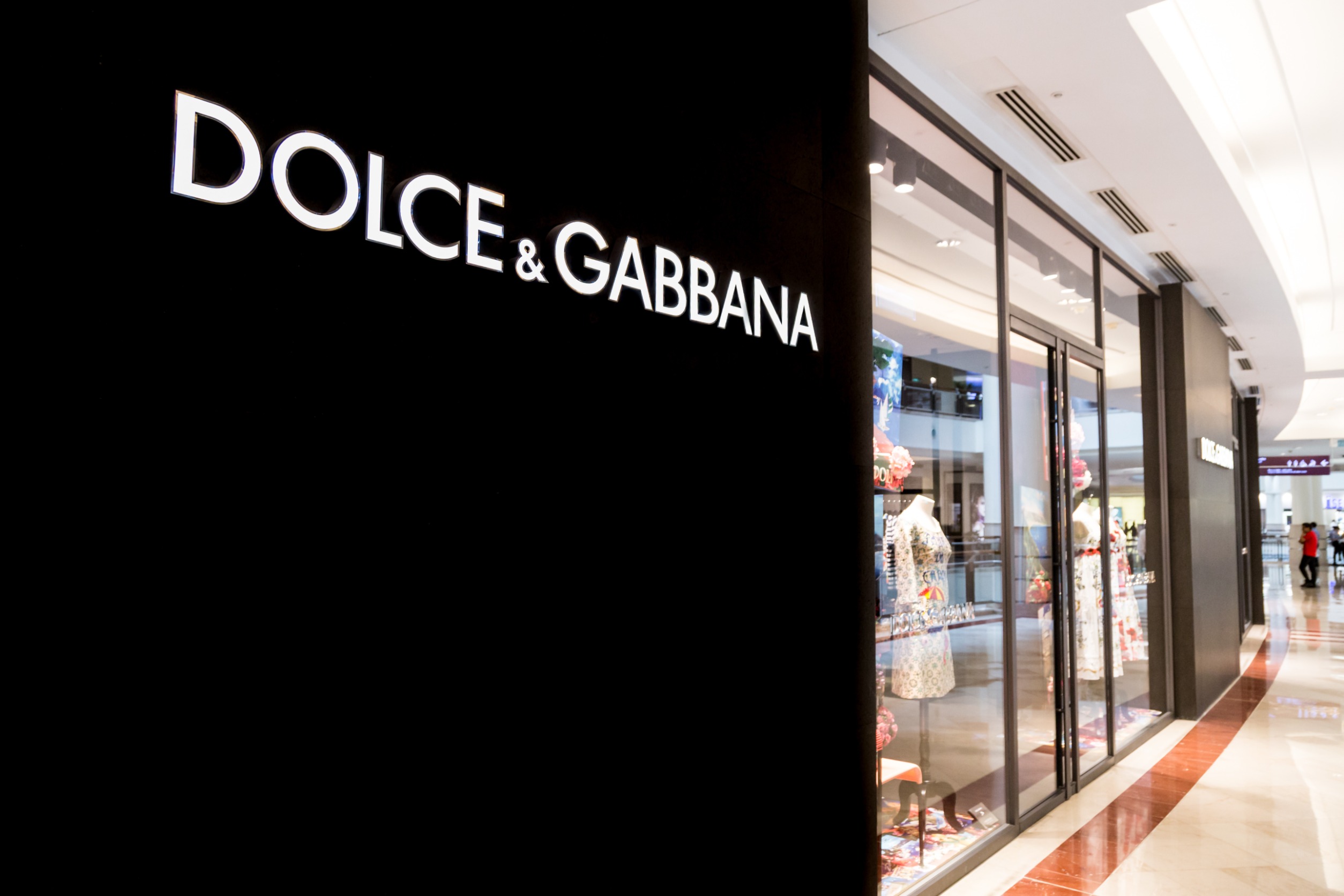 Customer sues Dolce & Gabbana for late delivery of NFT and 97% drop in value