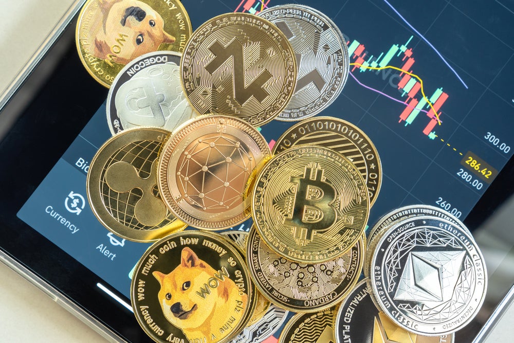 Dogecoin and Altcoins Ready to Rally if Bitcoin Hits All-Time High, Says Crypto Analyst