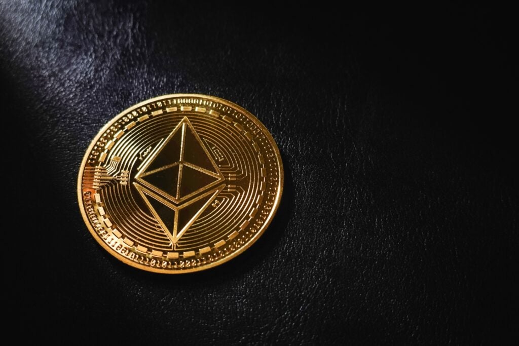 Top Crypto Analyst Sees Ethereum and Altcoin Reversal Coming: “Back Up in the Next Weeks”